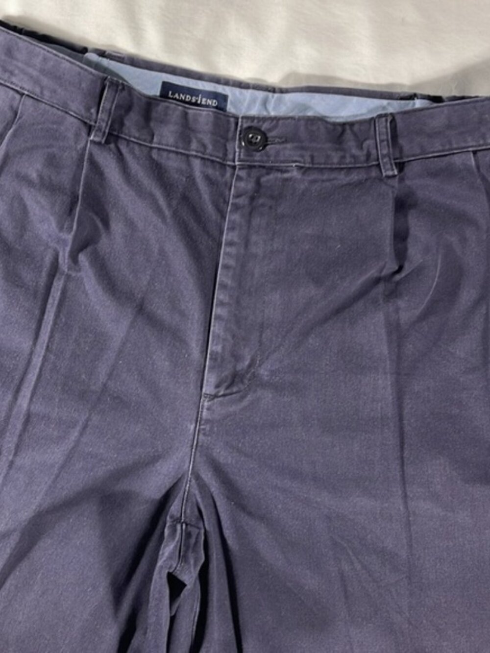 Lands' End mens navy blue rugged double pleated expandable 8.5" shorts - size 36